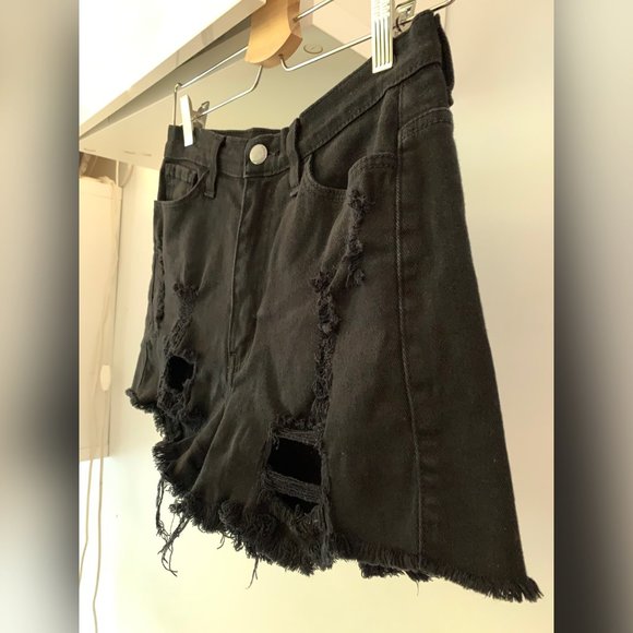 Vibrant Black Short Jeans - Picture 3 of 9